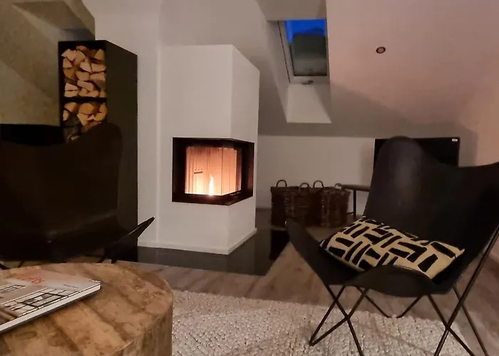 Zollhaus 65 *